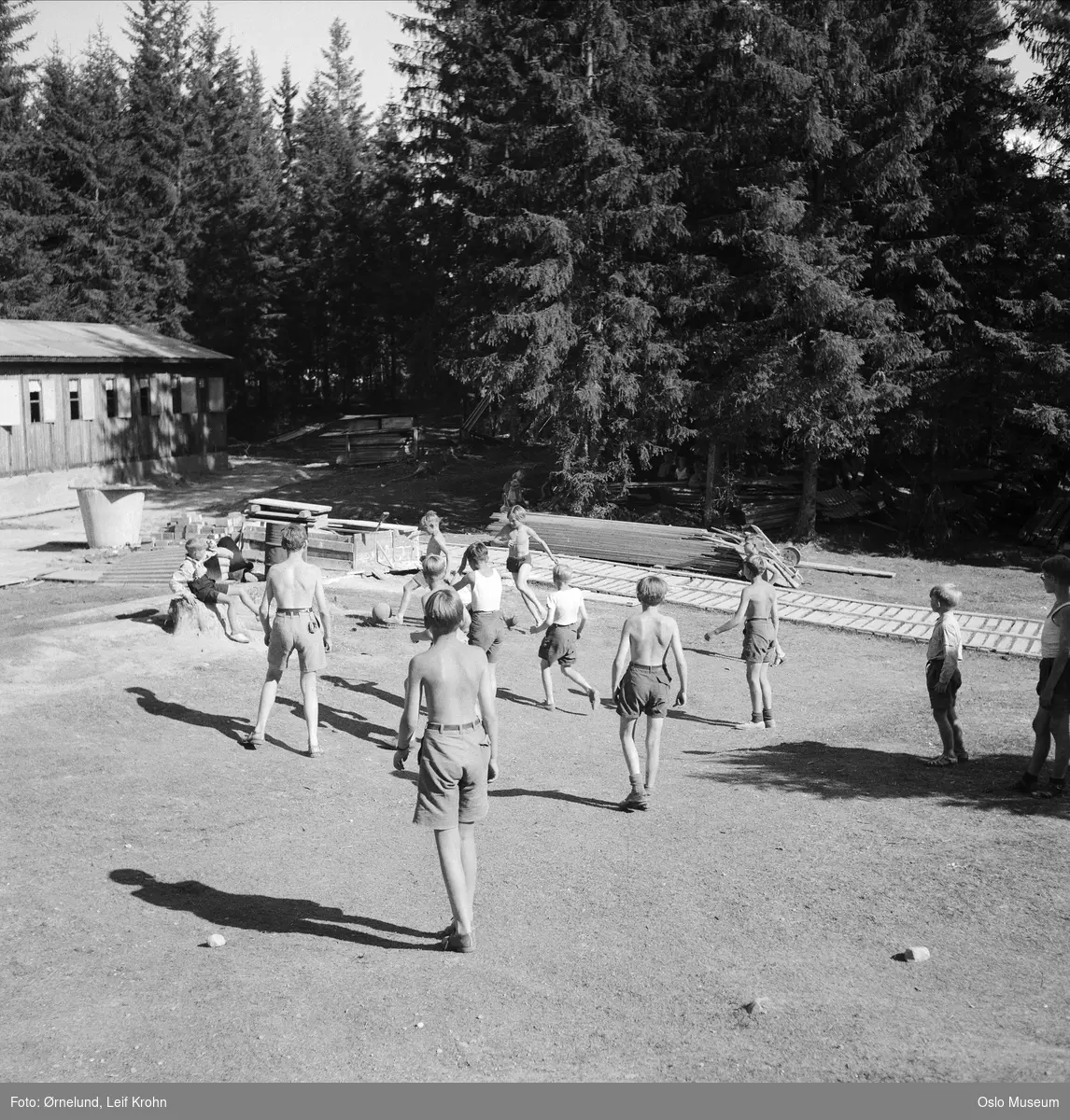 Norsk Folkehjelps feriekoloni Syverud, barn, fotball