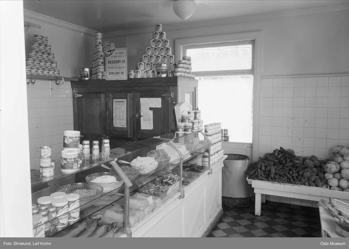 Oslo samvirkelag, avdeling Grefsen, interiør, disk, hyller, varer