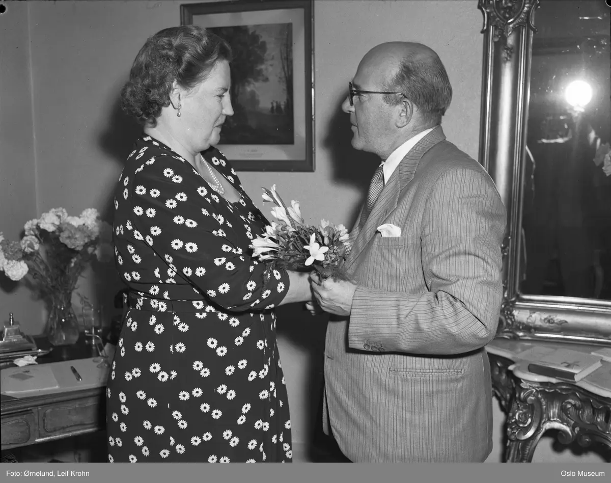 kvinne, operasangerinne, mann, blomsteroverrekkelse