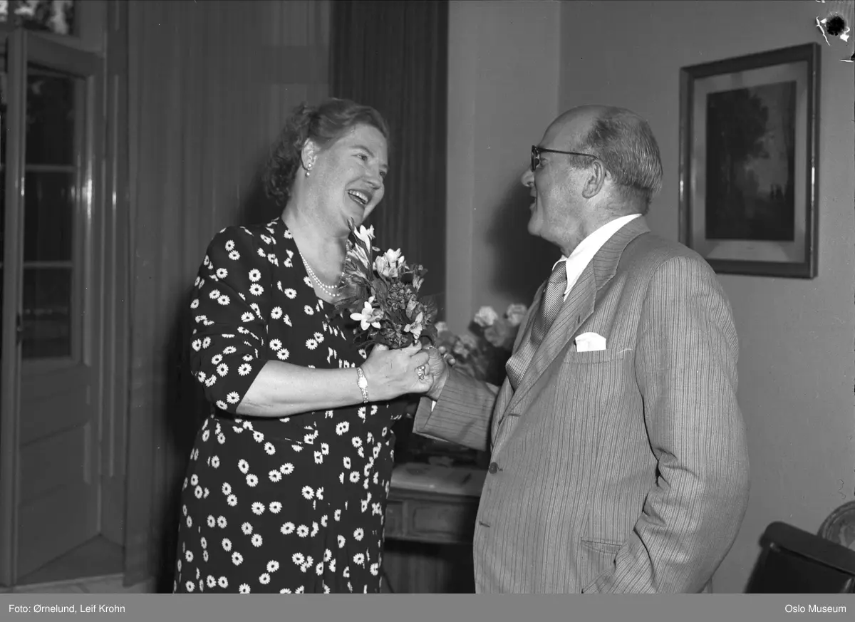 kvinne, operasangerinne, mann, blomsteroverrekkelse