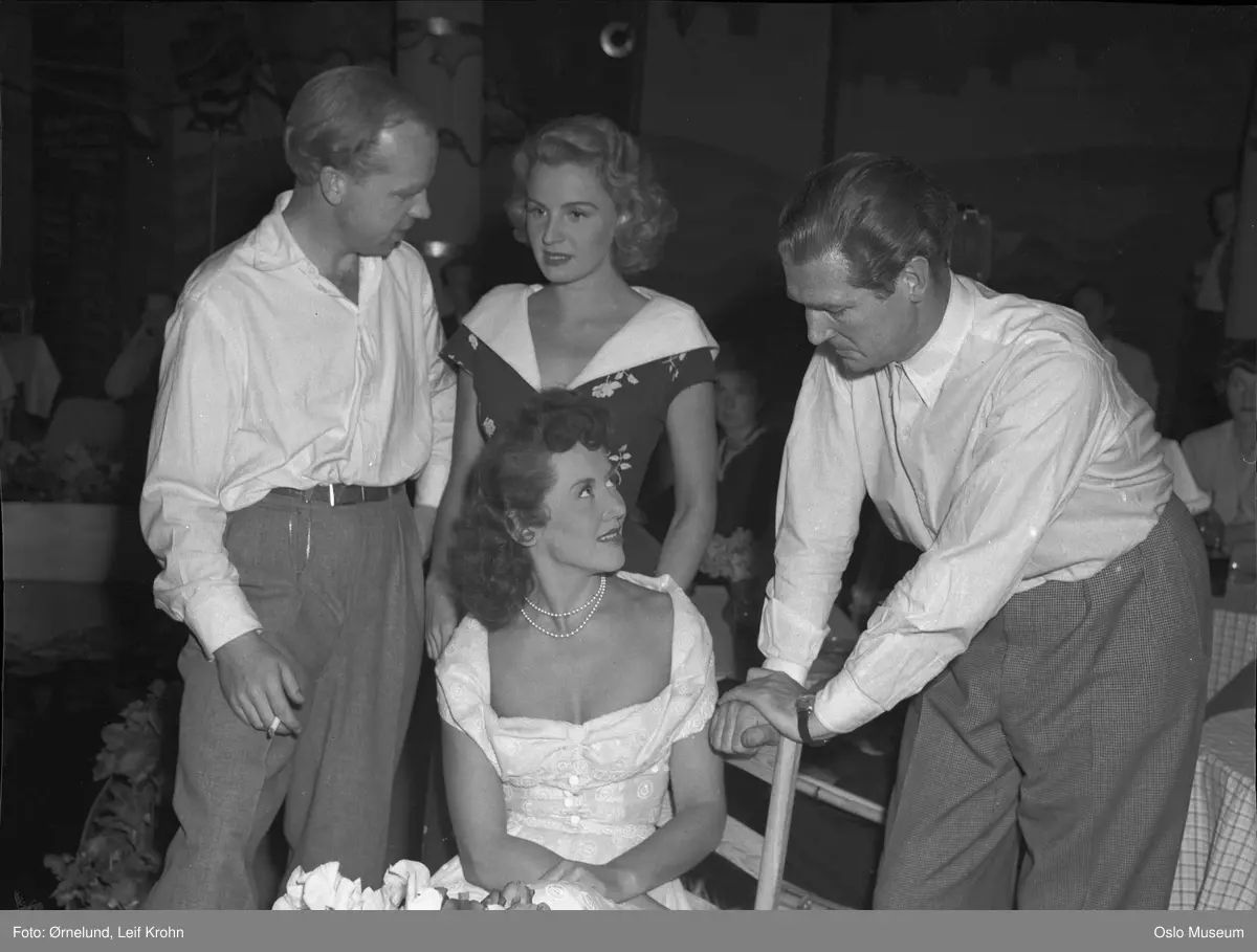 gruppe, menn2, kvinner2, skuespillere, innspilling av filmen "Vi flyr til Rio"