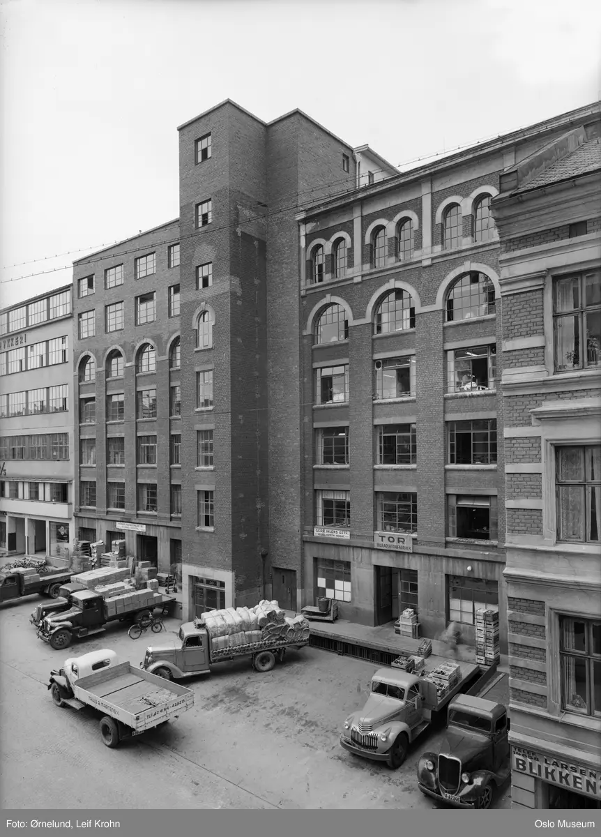 lagerbygning, Tor bilradiatorfabrikk, Norske eggcentraler, lastebiler, kasser, varer