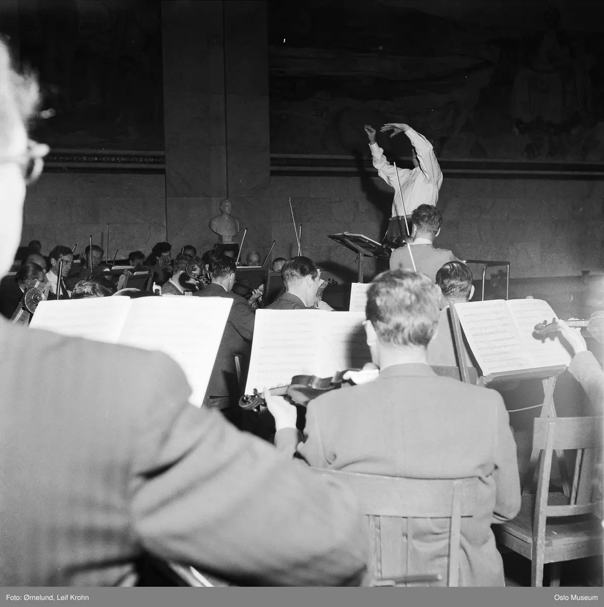 Universitetet, interiør, aulaen, Filharmonisk Selskaps Orkester, musikere, dirigent, prøve