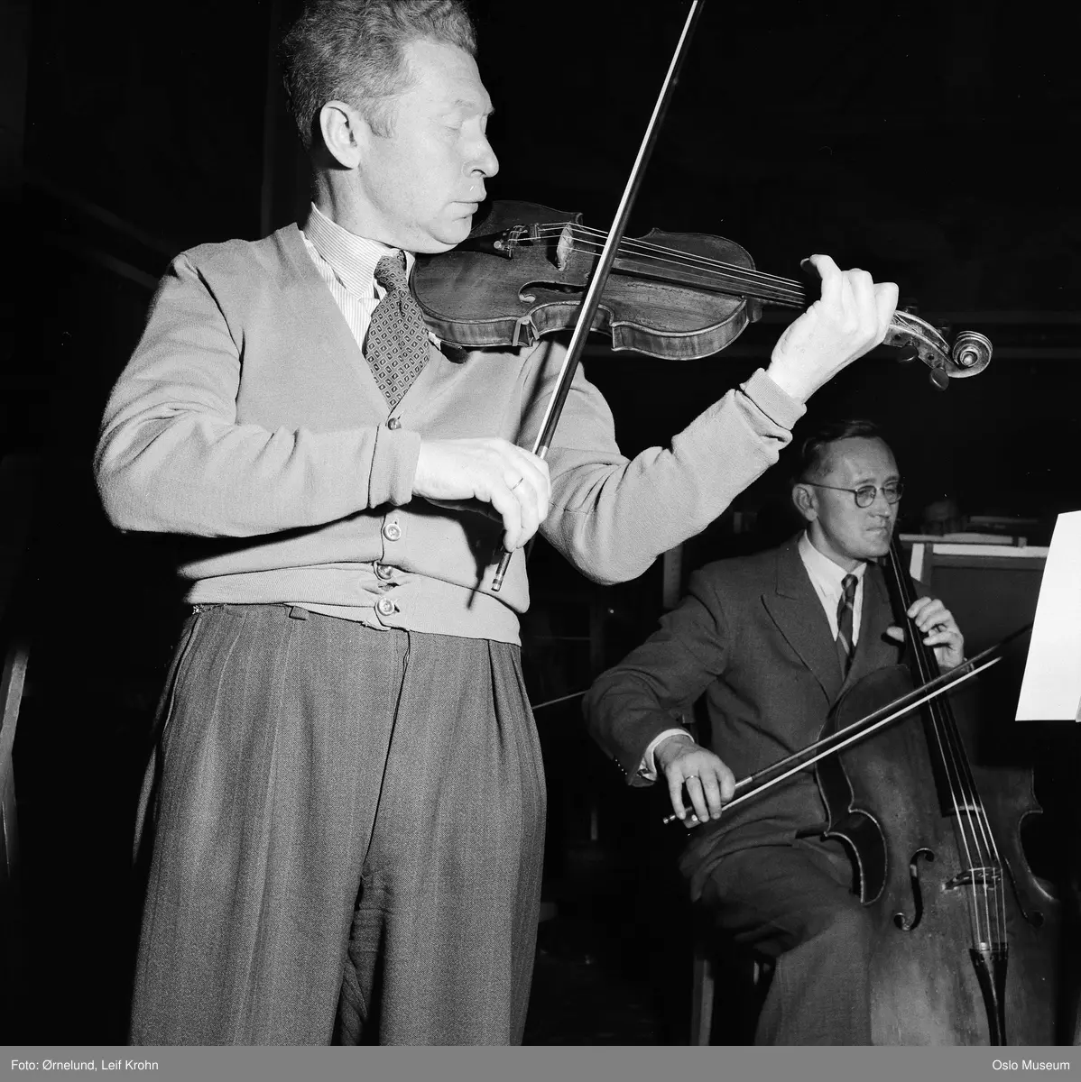 Universitetet, interiør, aulaen, Filharmonisk Selskaps Orkester, musikere, fiolinist, prøve