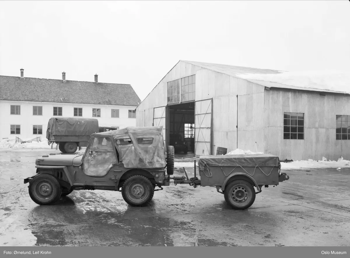 Gardermoen militærleir, militære kjøretøyer, bil, Willys Jeep, tilhenger