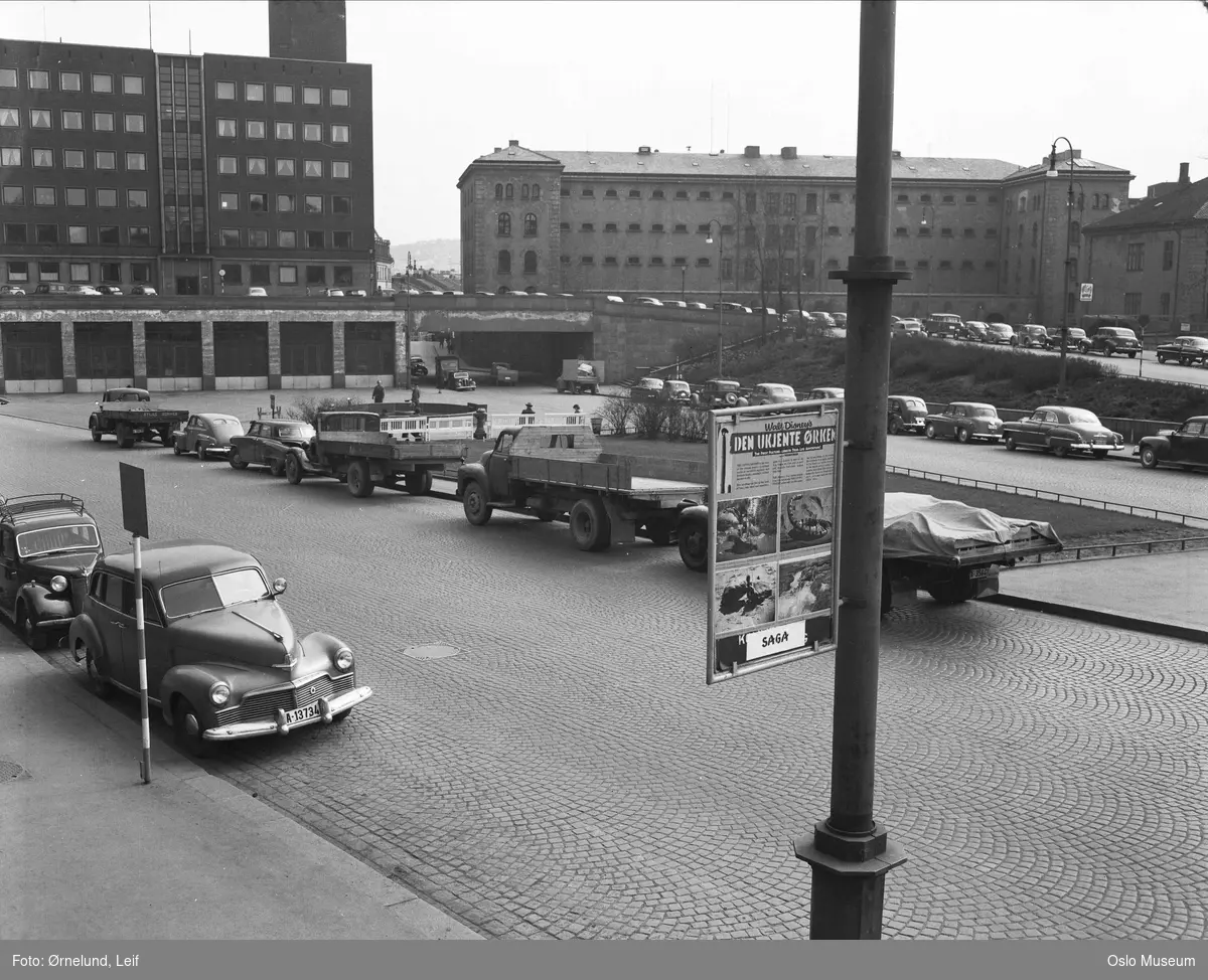 gateløp, Hovedbrannstasjonen, fengsel, parkeringsplass, biler, lastebiler, kinoreklame: Den ukjente ørken