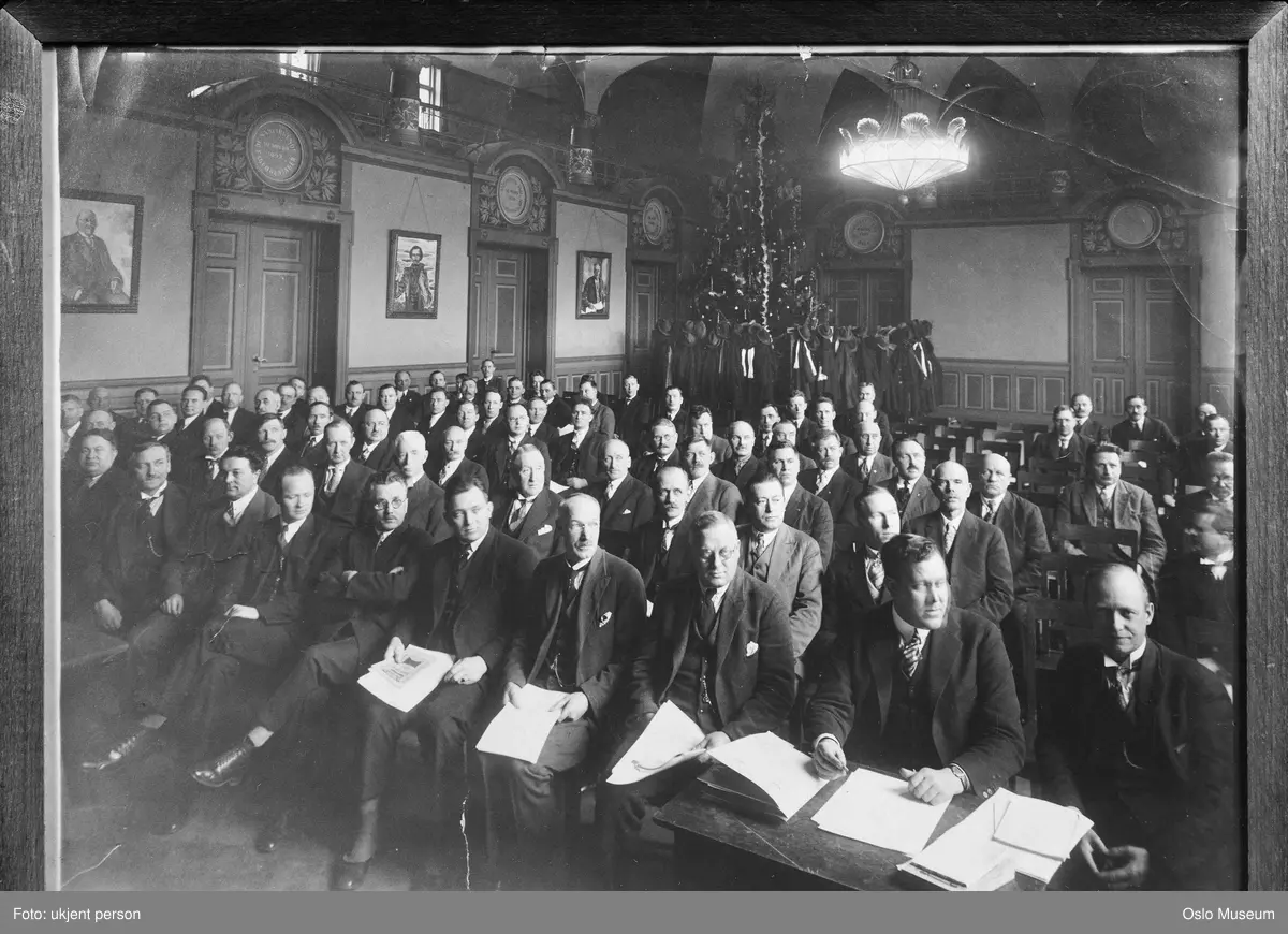 Folkets Hus, interiør, møtelokale, LOs representantskapsmøte, menn, juletre