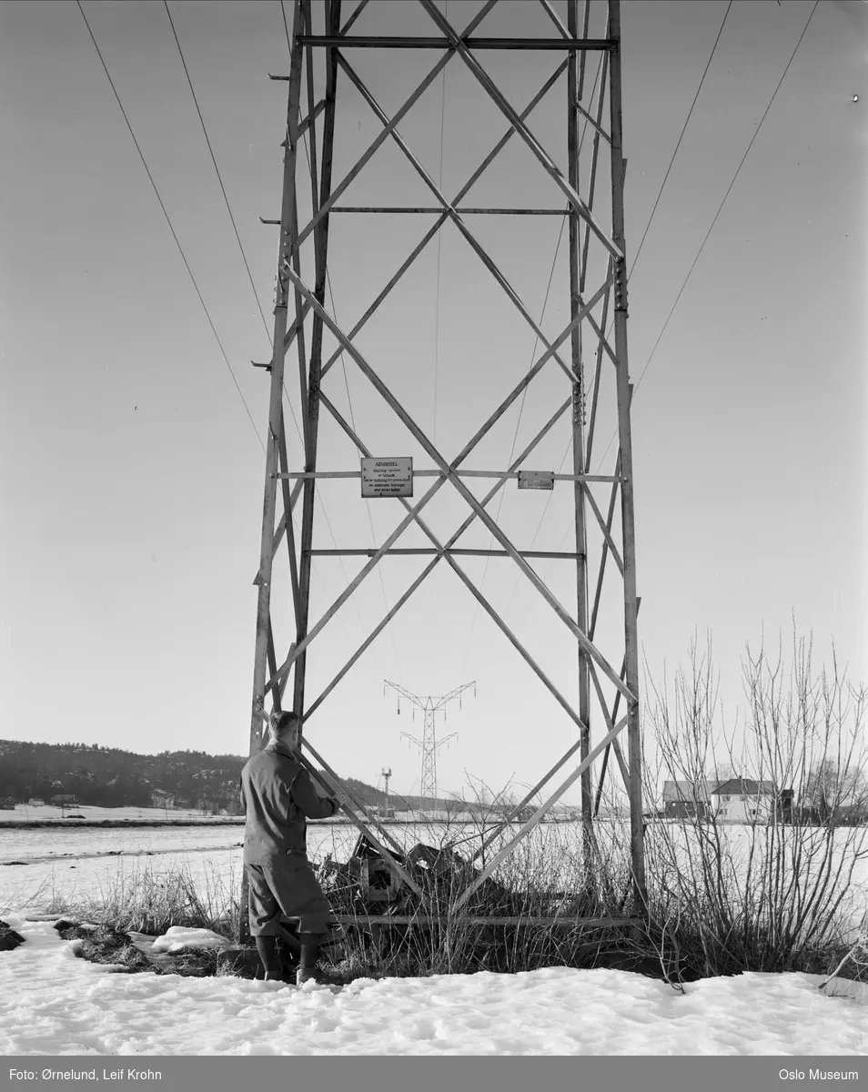 høyspentmast, mann, kulturlandskap, snø