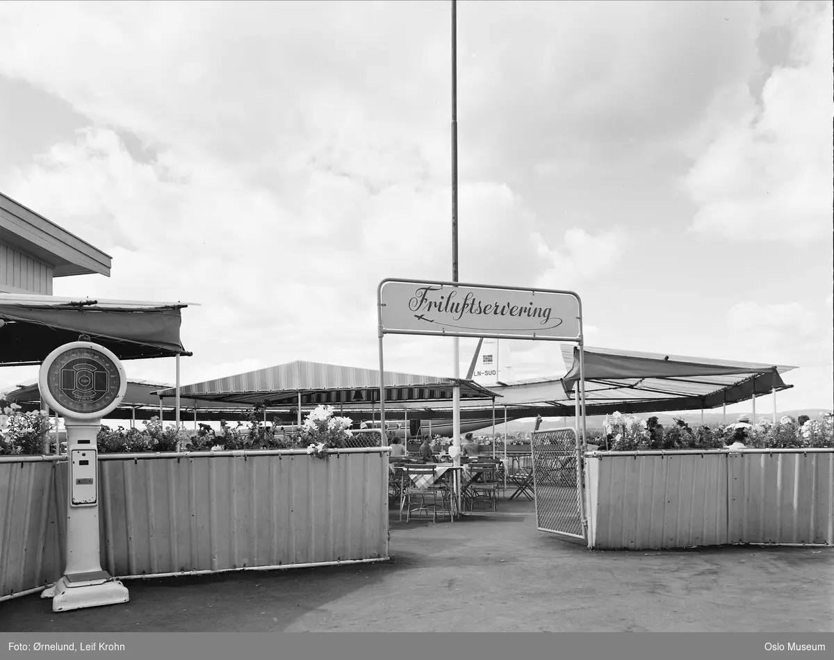 Oslo lufthavn Fornebu, friluftsrestaurant, vekt, fly