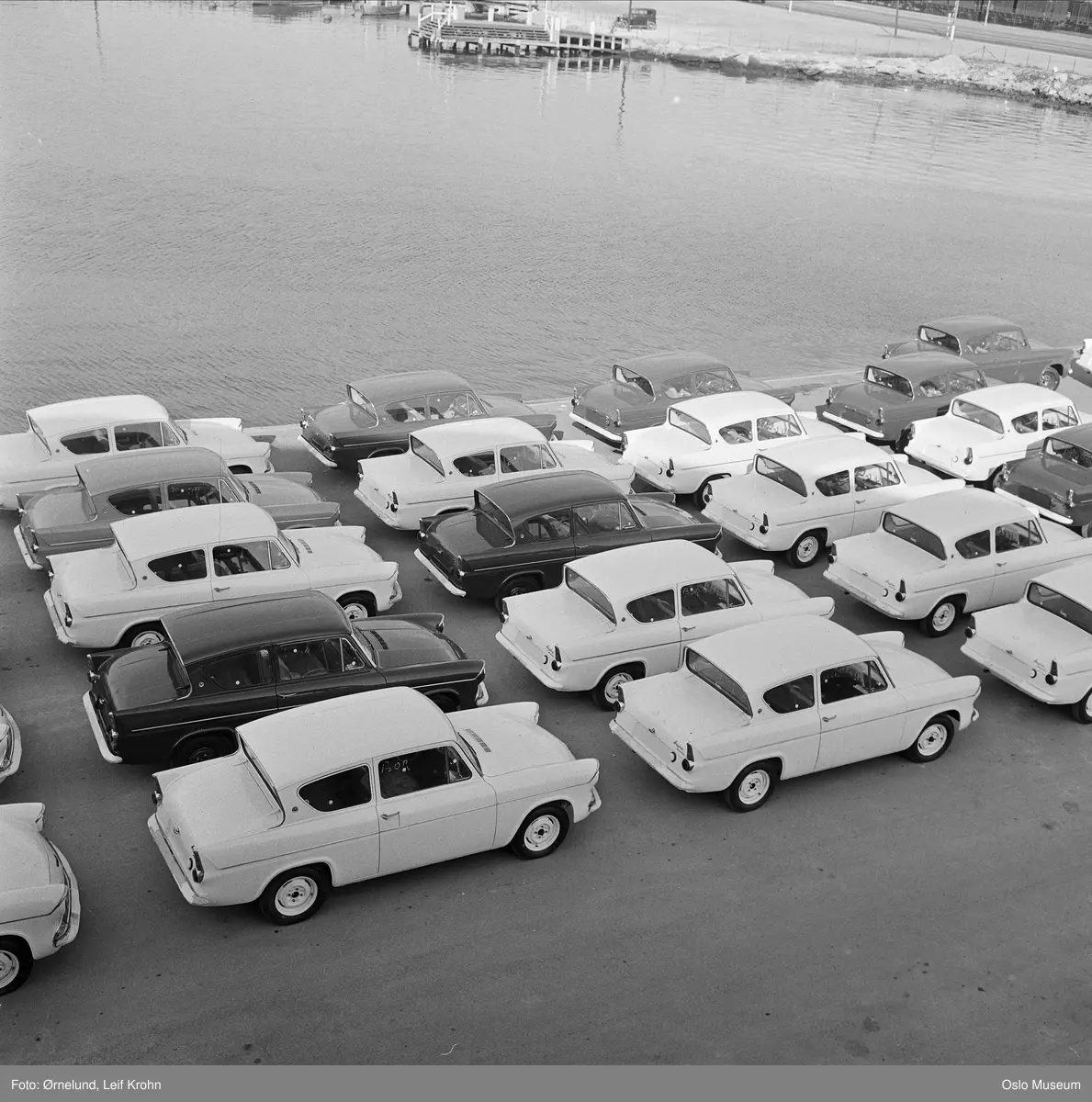 havn, biler, Ford Anglia, fjord, vei, Kongeskipets brygge