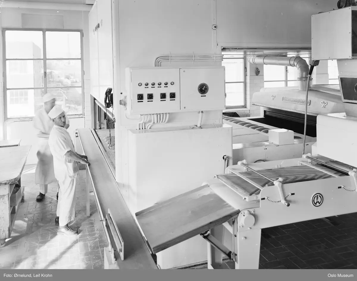 Oslo samvirkelag, bakeri, interiør, maskiner, menn2