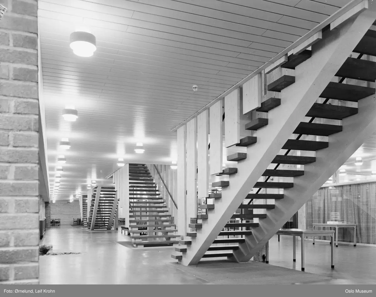 Universitetet på Blindern, velferdsbygg, interiør, hall, trapper, belysning