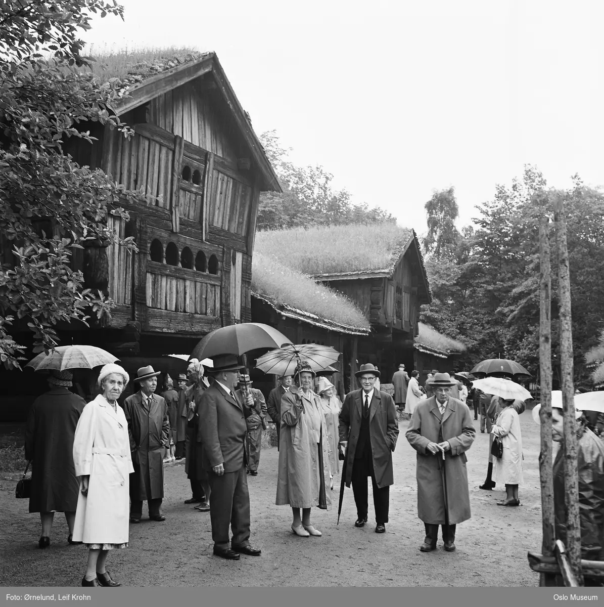 Norsk Folkemuseum, Setesdalstunet, omvisning, mennesker, pensjonister, omviser