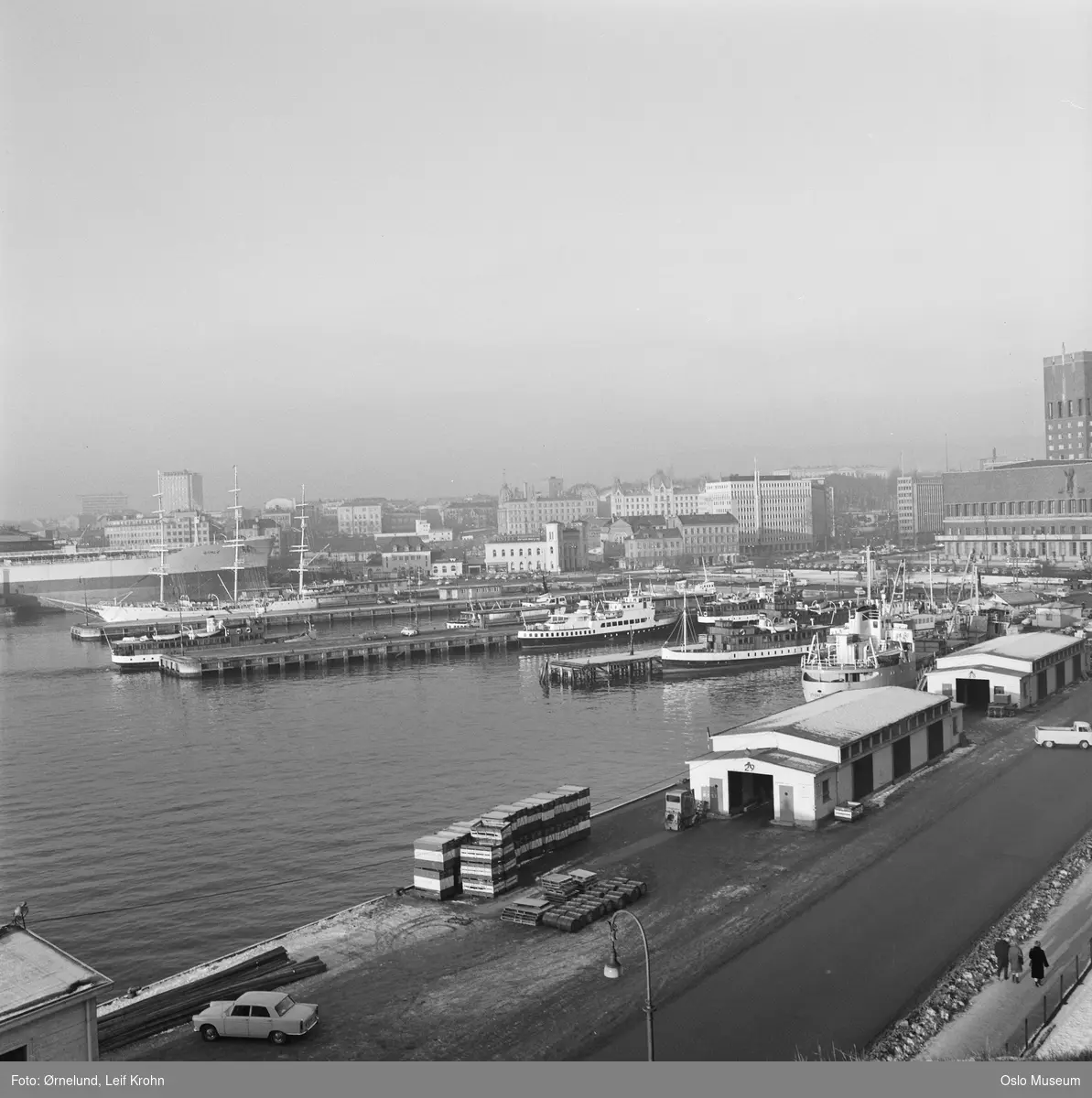 fjord, havn, rådhusutstikkerne, seilskip, motorskip, Vestbanestasjonen, Rådhuset