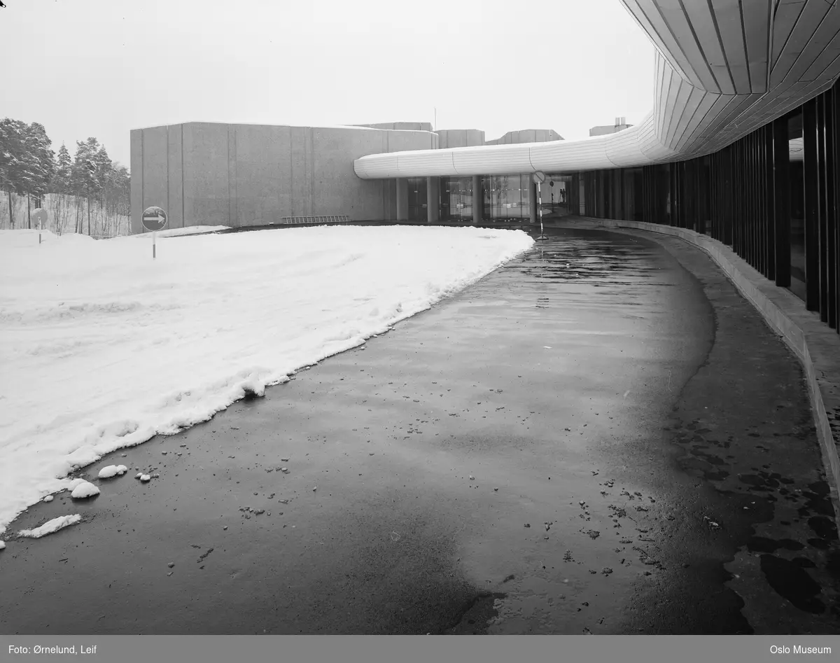 Henie-Onstad Kunstsenter, innkjørsel, snø