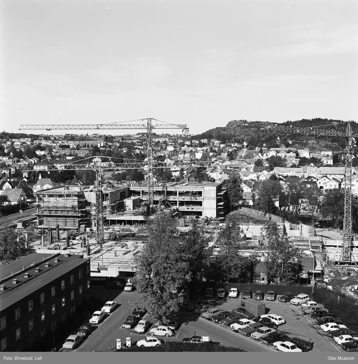 Hjertnes kino og kulturhus, byggevirksomhet, kraner, villabebyggelse