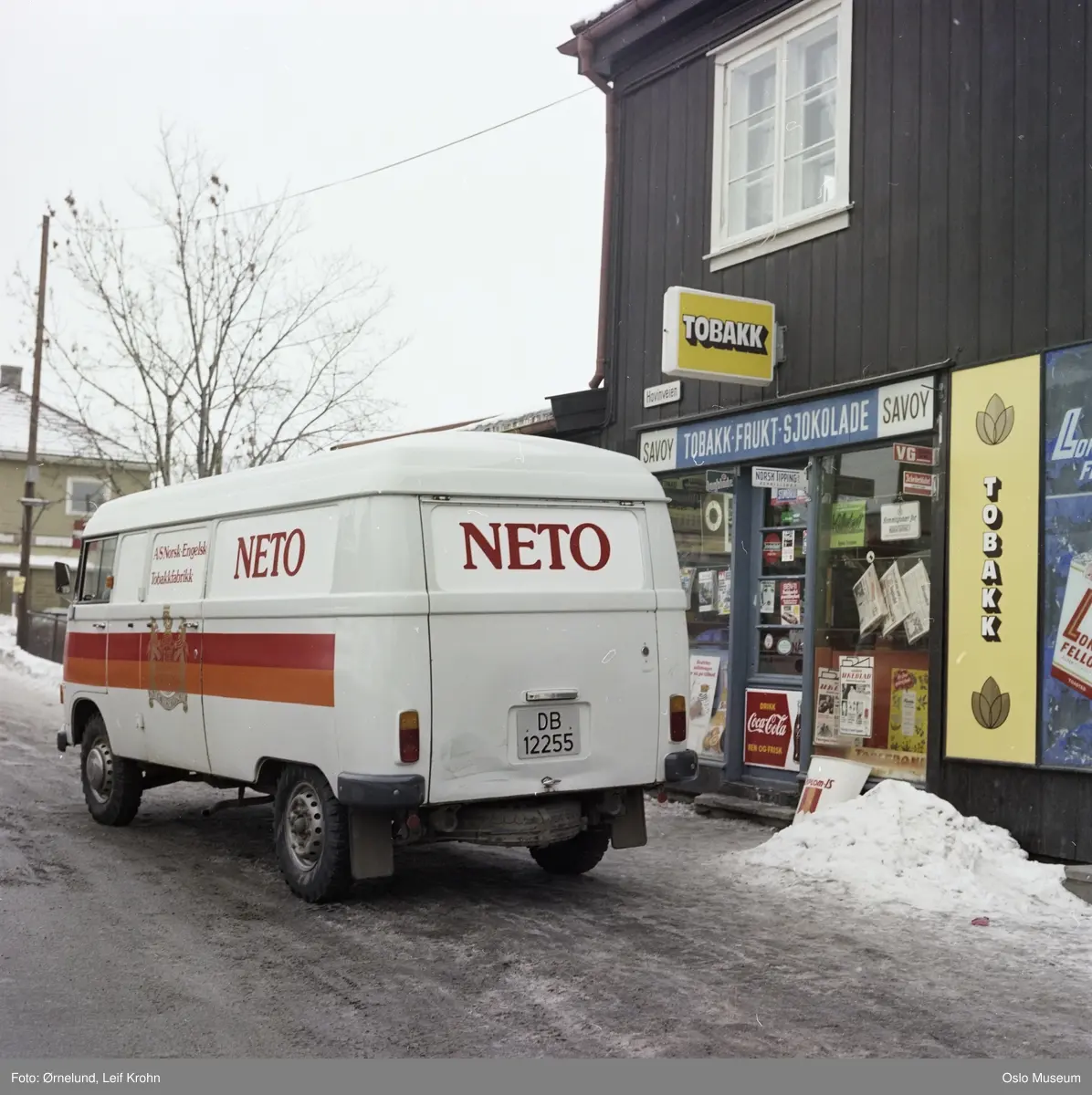 Ne-To tobakkfabrikk, varebil, reklame, tobakksforretning