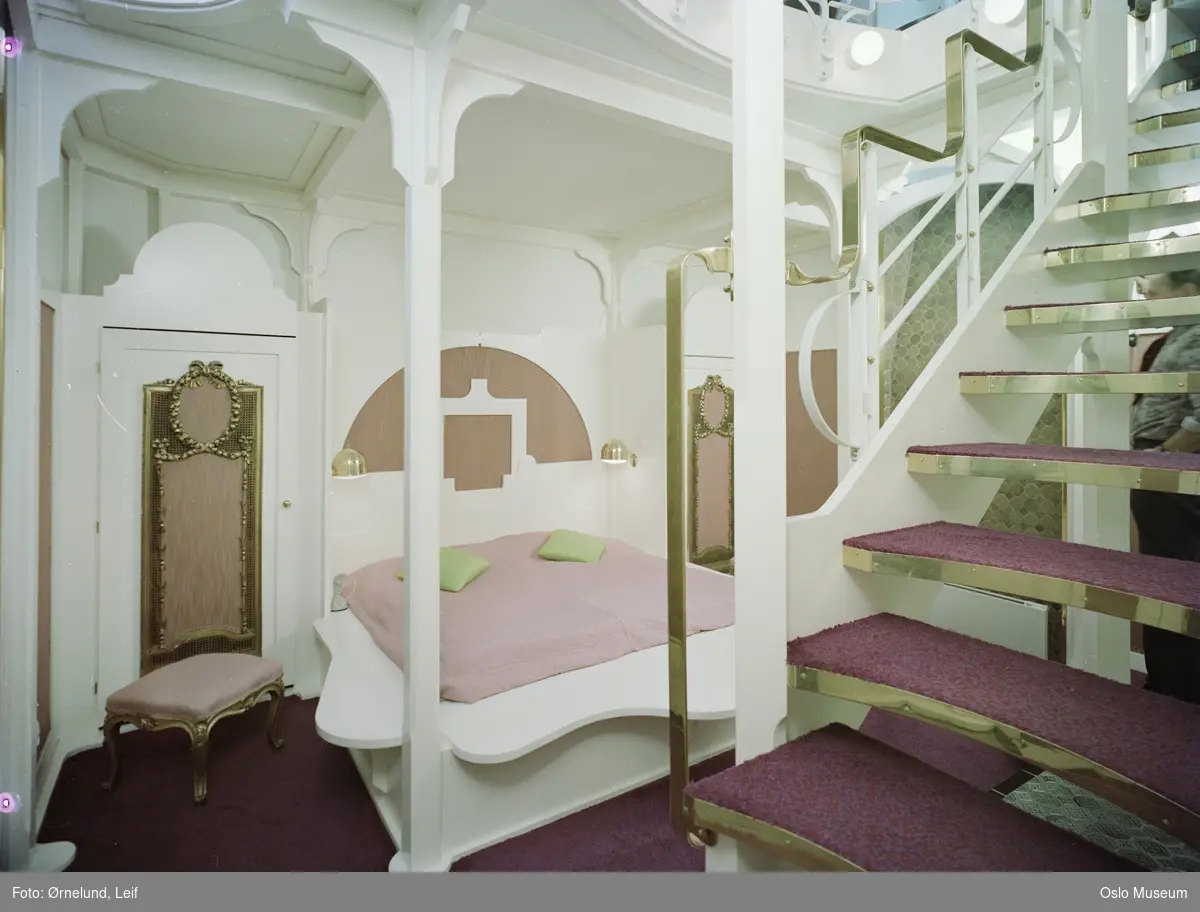 Grand Hotel, interiør, suite, seng, trapp