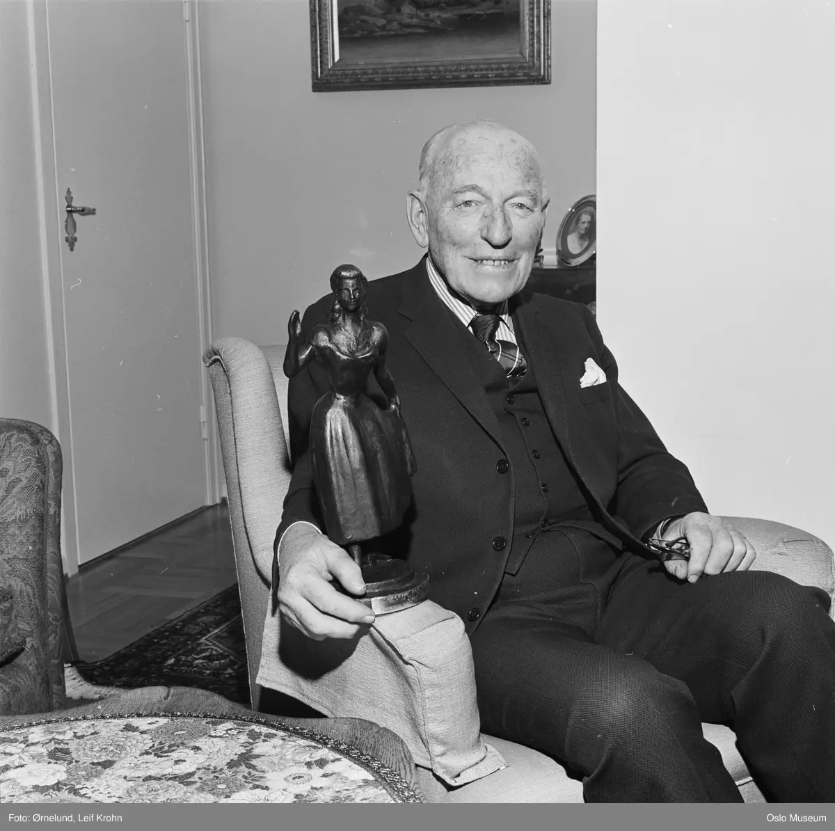 portrett, mann, direktør, sittende knefigur