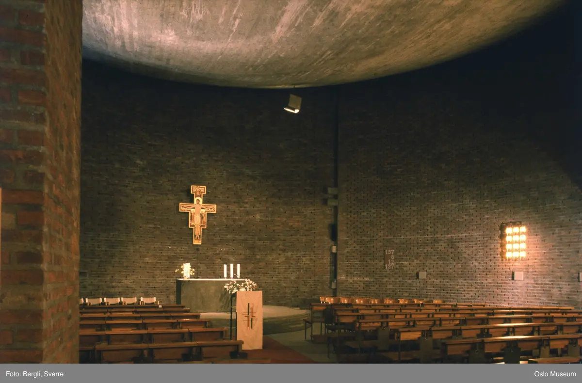 St. Hallvard kirke og kloster, interiør, kirkerom