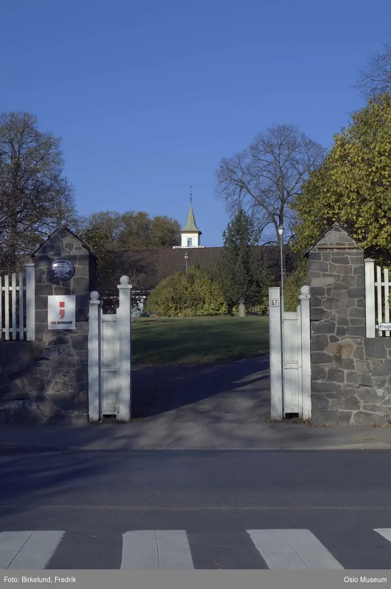 Frogner Hovedgård, Oslo Bymuseum, port, gjerde, park