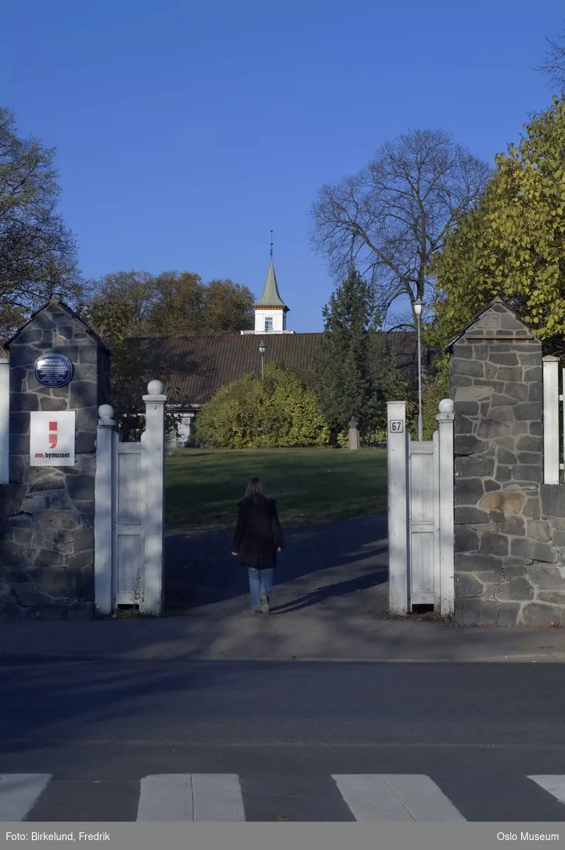 Frogner Hovedgård, Oslo Bymuseum, port, kvinne