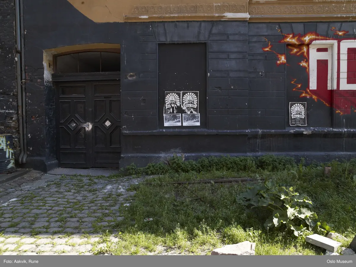 Blitzhuset, graffiti, plakater