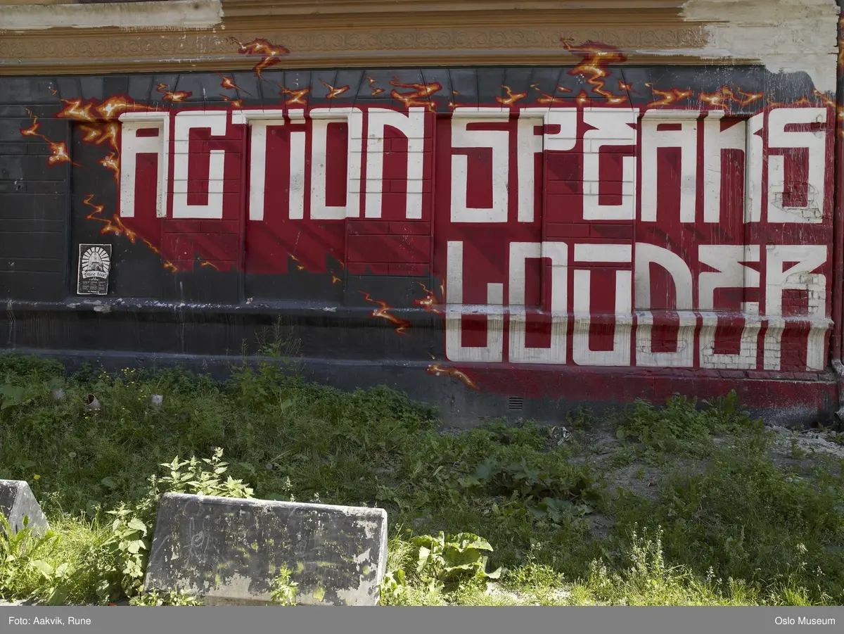 Blitzhuset, graffiti, plakater