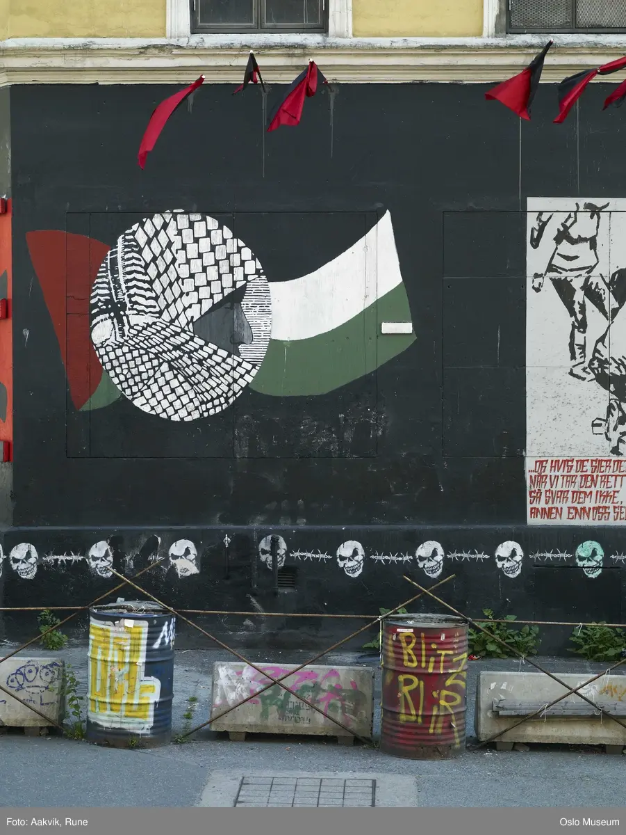 Blitzhuset, graffiti, barrikade