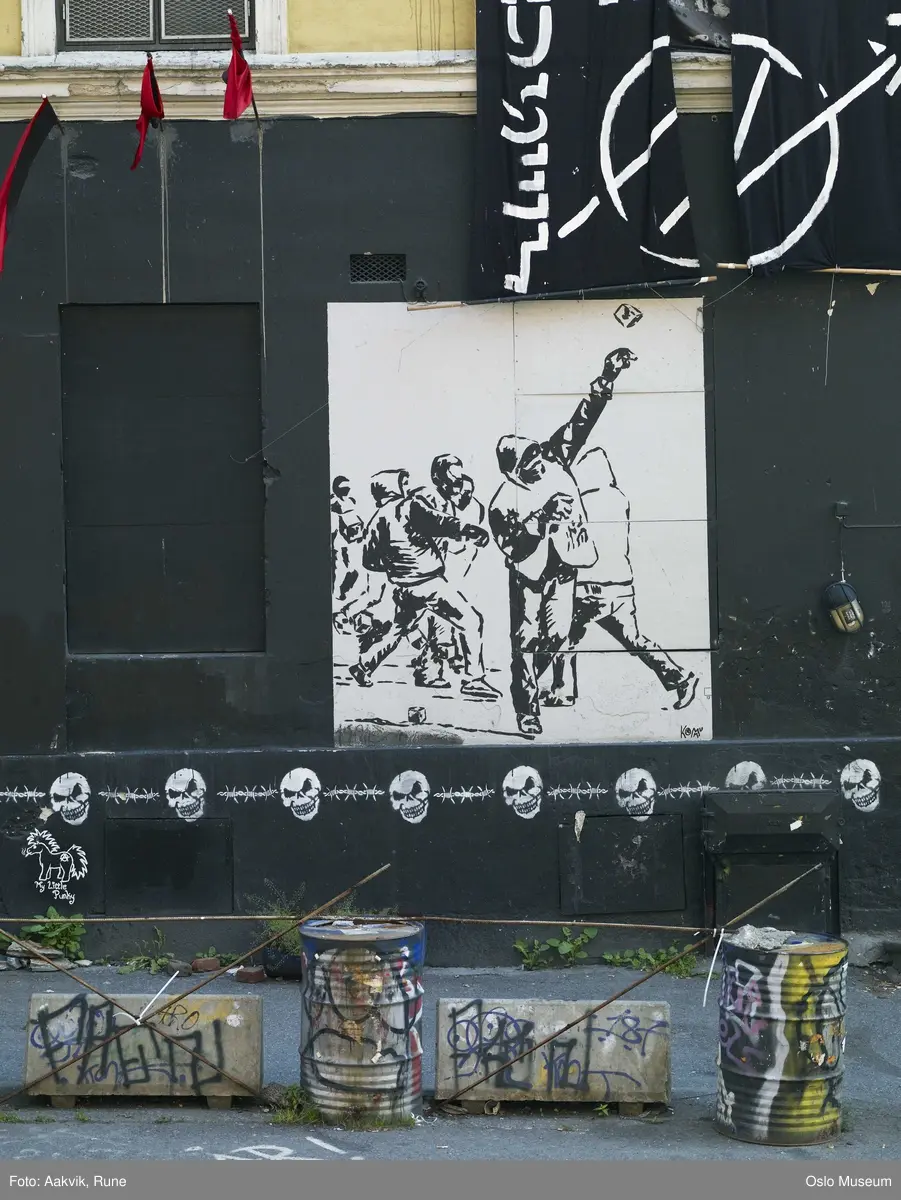 Blitzhuset, graffiti, barrikade