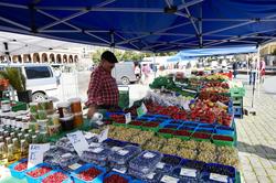 Youngstorget, salgsboder, plass, bygninger, grønnsaker, bær,