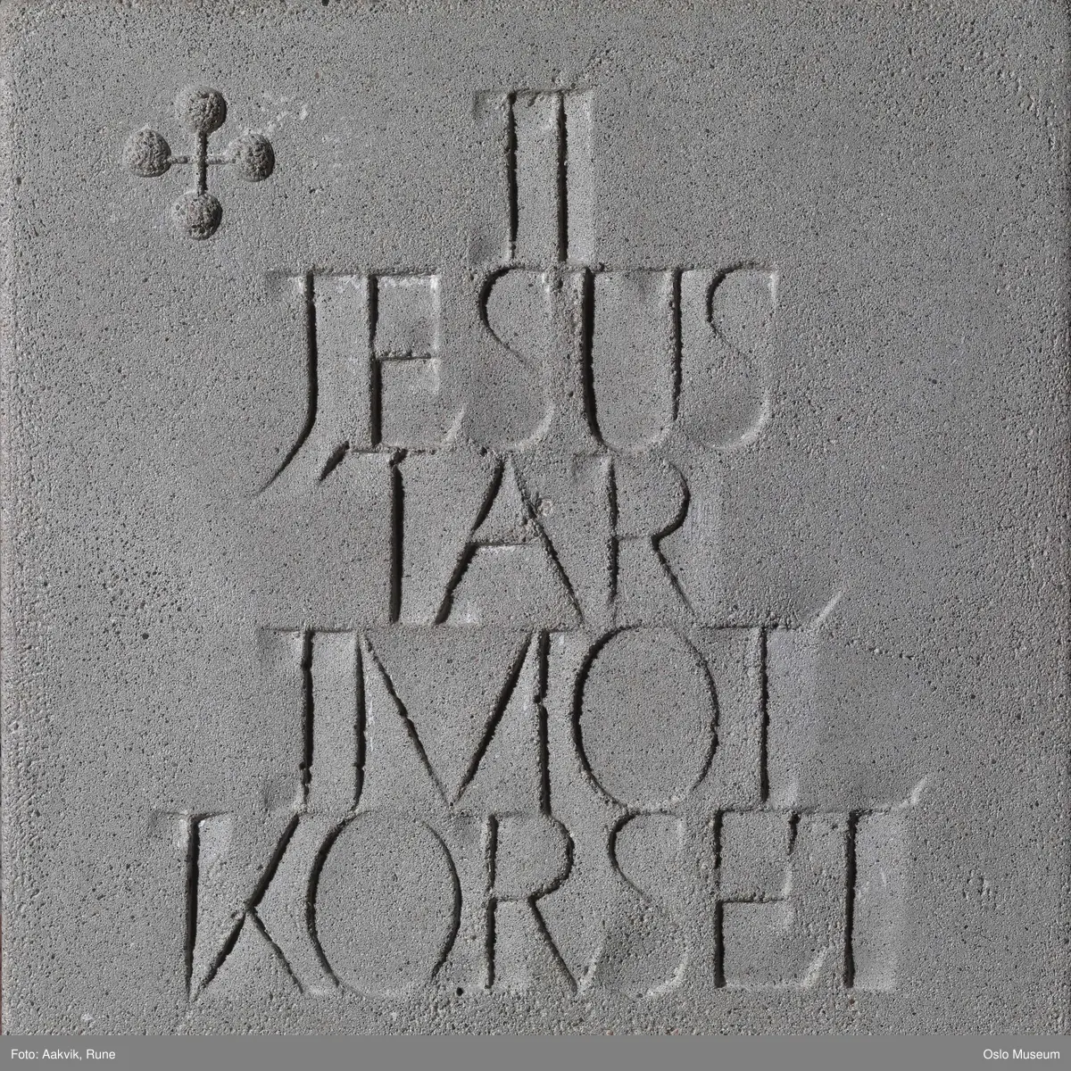 St. Hallvard kirke, interiør, alter, sakarament, skriftestol, helgener, korsveien, krusifiks, bibel.