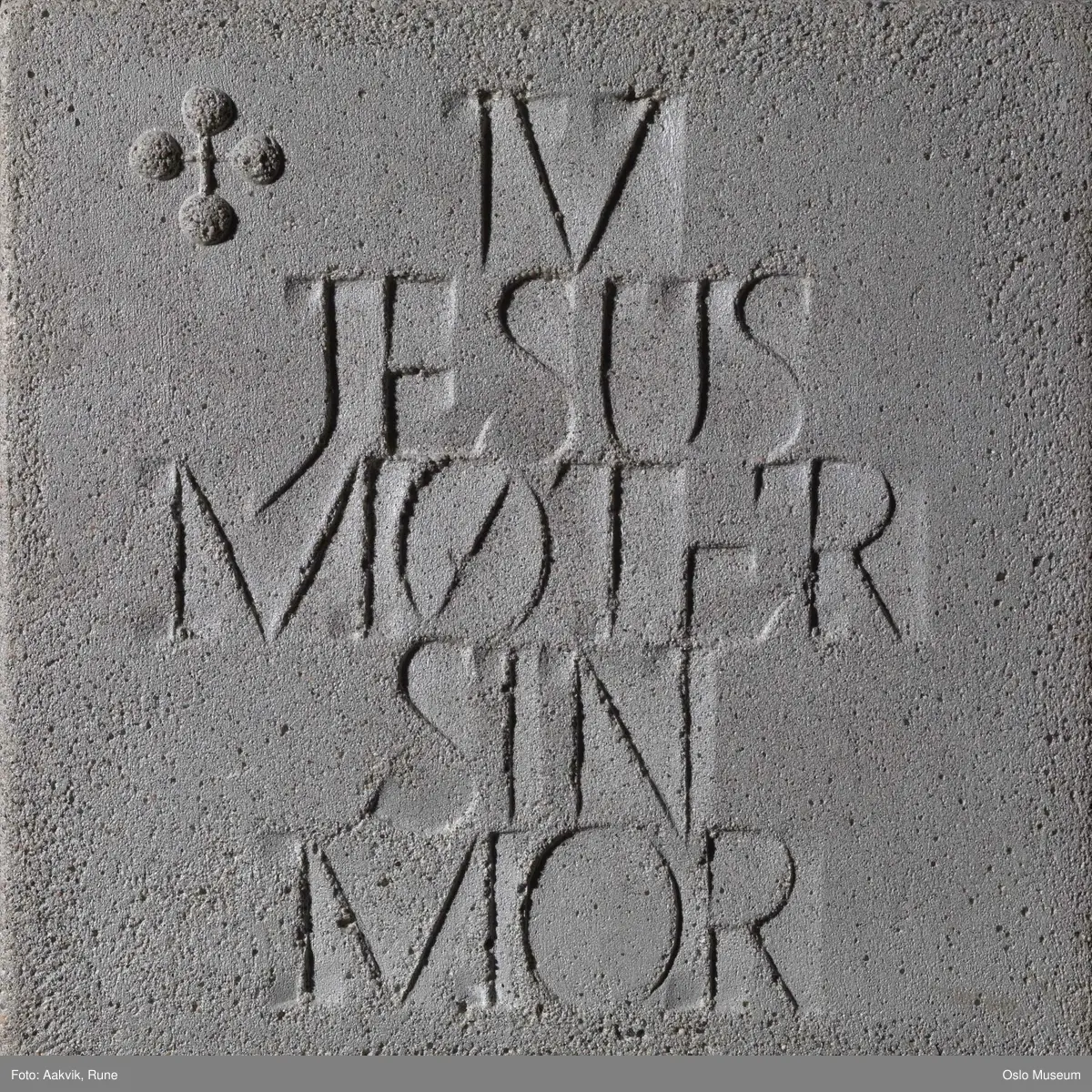 St. Hallvard kirke, interiør, alter, sakarament, skriftestol, helgener, korsveien, krusifiks, bibel.