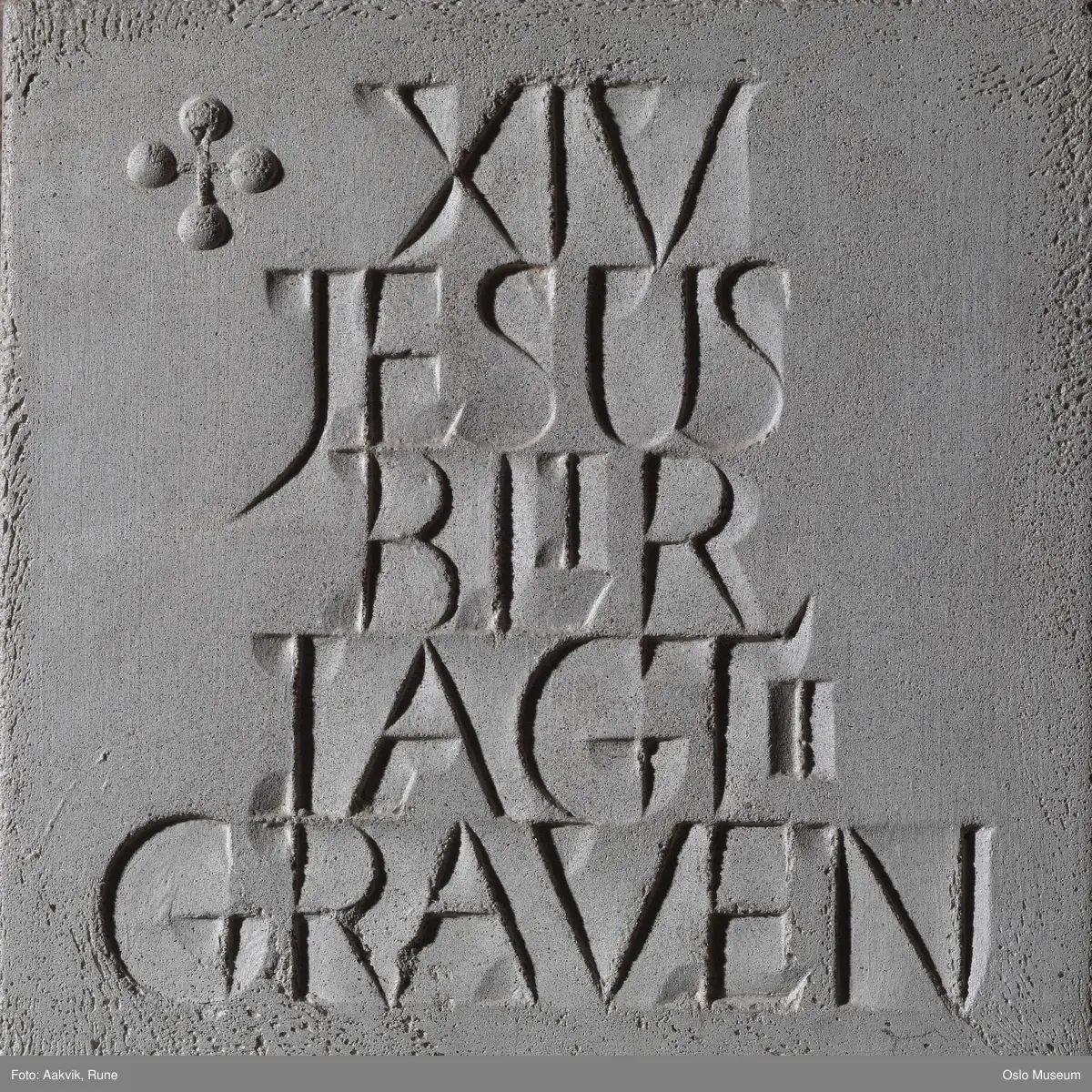St. Hallvard kirke, interiør, alter, sakarament, skriftestol, helgener, korsveien, krusifiks, bibel.