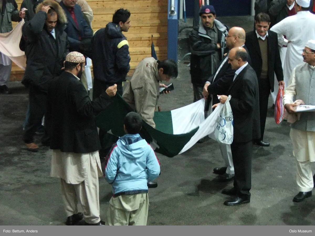 Islam, menigheten Central Jamaat-e Ahl-e Sunnat, bønn i Valhall  