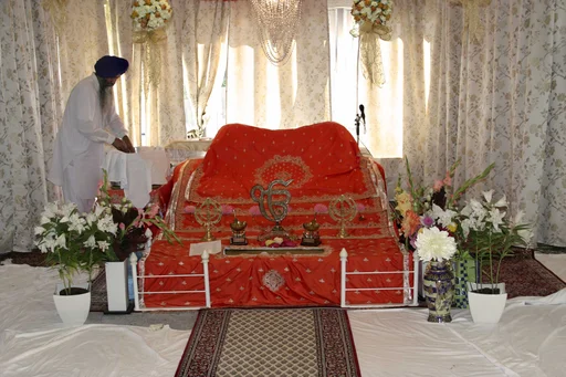 Sikhisme, Gurduara Sri Guru Nanak Dev Ji, sikh tempel, Alnabru i Oslo, interiør,
