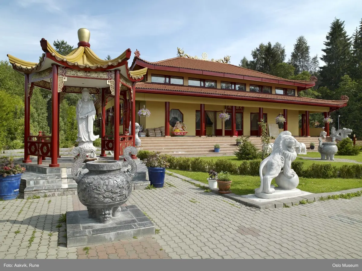 Buddhisme, Khuong Viet tempelet, eksteriør, inngangsparti, drage, pagode, elefant, slange, Buddha