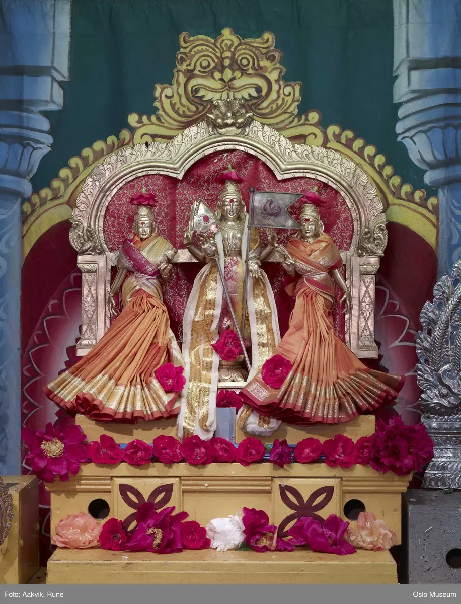 Hinduisme, Sivasubramanyar Alyam, tempel, interiør, detaljer, guder, alter, blomster, lys