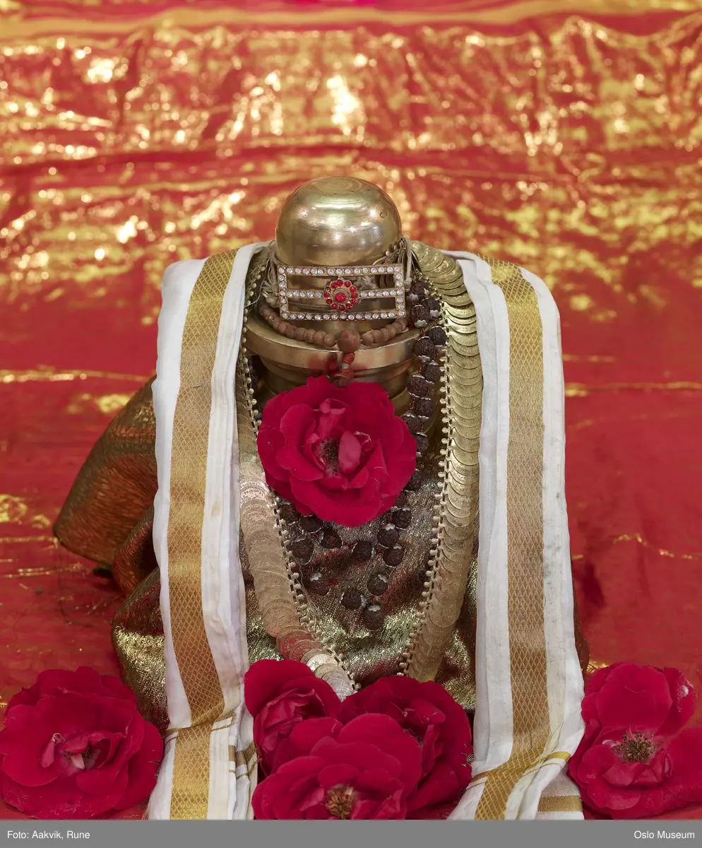 Hinduisme, Sivasubramanyar Alyam, tempel, interiør, detaljer, guder, alter, blomster, lys