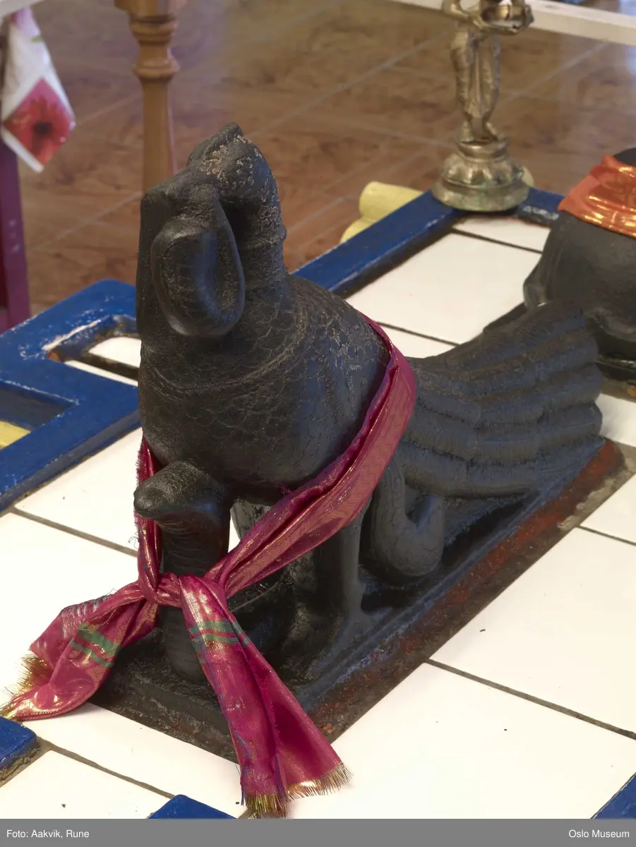 Hinduisme, Sivasubramanyar Alyam, tempel, interiør, detaljer, guder, alter, blomster, lys