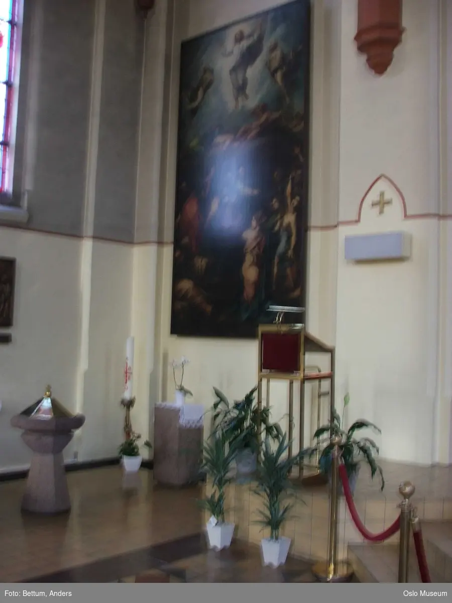 St. Olav Domkirke, interiør, eksteriør, kirkespir, helgener, alter, glassmosaikk, hvelving, nisje, skriftestol, døpefont