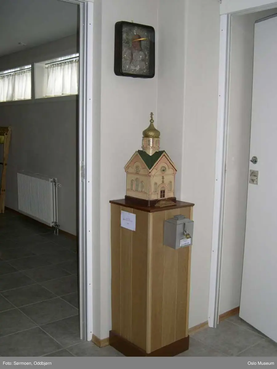 Ortodoks, Hellige Nicolai kirke, interiør, eksteriør, helgener, seremoni, alter, prekestol, lys, ikoner, prest, mann, kvinne