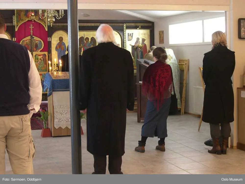 Ortodoks, Hellige Nicolai kirke, interiør, eksteriør, helgener, seremoni, alter, prekestol, lys, ikoner, prest, mann, kvinne