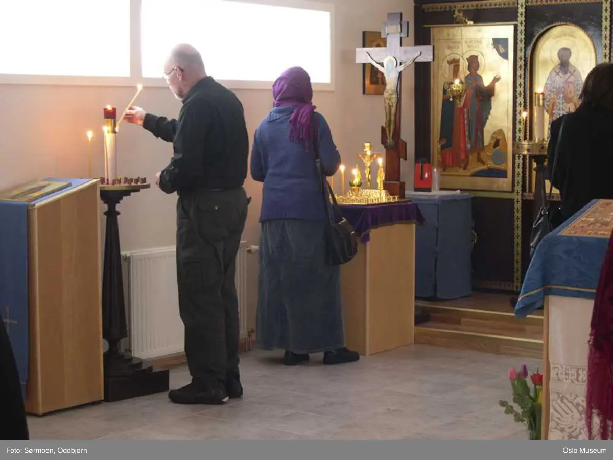 Ortodoks, Hellige Nicolai kirke, interiør, eksteriør, helgener, seremoni, alter, prekestol, lys, ikoner, prest, mann, kvinne