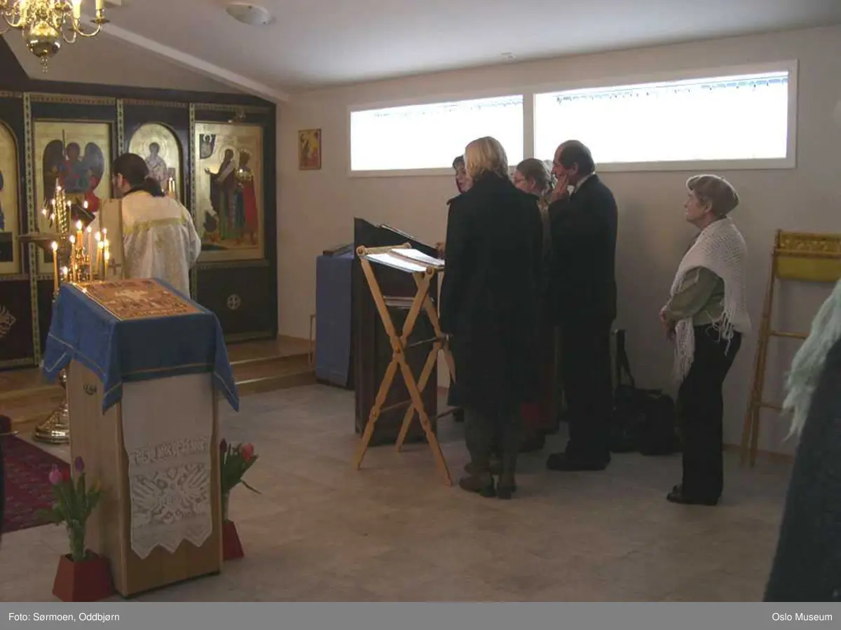 Ortodoks, Hellige Nicolai kirke, interiør, eksteriør, helgener, seremoni, alter, prekestol, lys, ikoner, prest, mann, kvinne