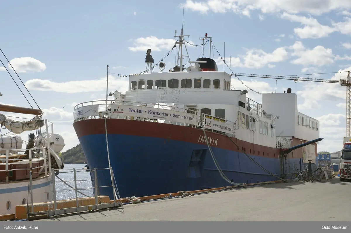 havn, teaterbåten Innvik