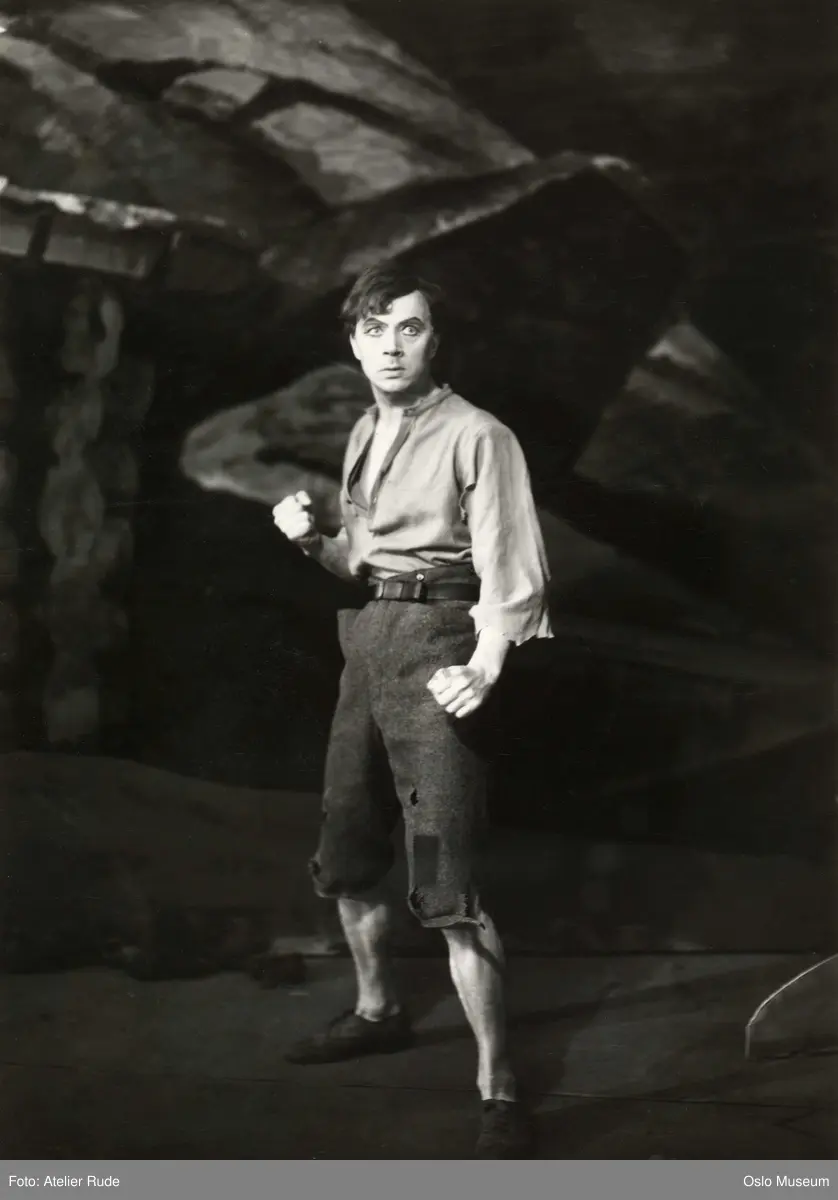 scene, mann, skuespiller, rolle: Peer Gynt, stående helfigur