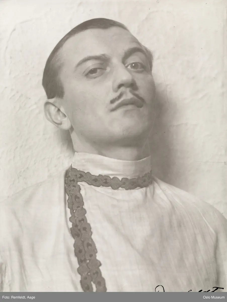 portrett, mann, skuespiller, rollebilde, Joseph Schinder i "Siste par ut" på Nationaltheatret, brystbilde, kostyme