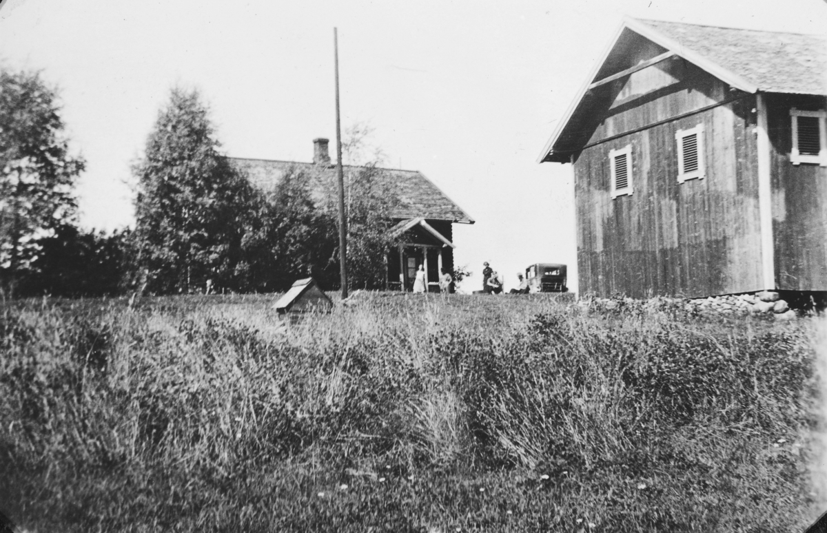 Eksteriør, våningshus, låve, Tranholen, Ilseng, Stange. 