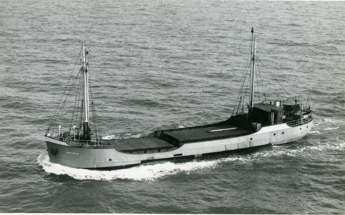 Byggd av Schulte & Bruns, Abt. Werft- & Dockbetrieb, Emden. Ombyggd och förlängd 1951.
Redare:/1937-59/: Joh. Fesefeldt. Hemort: Ütersen.